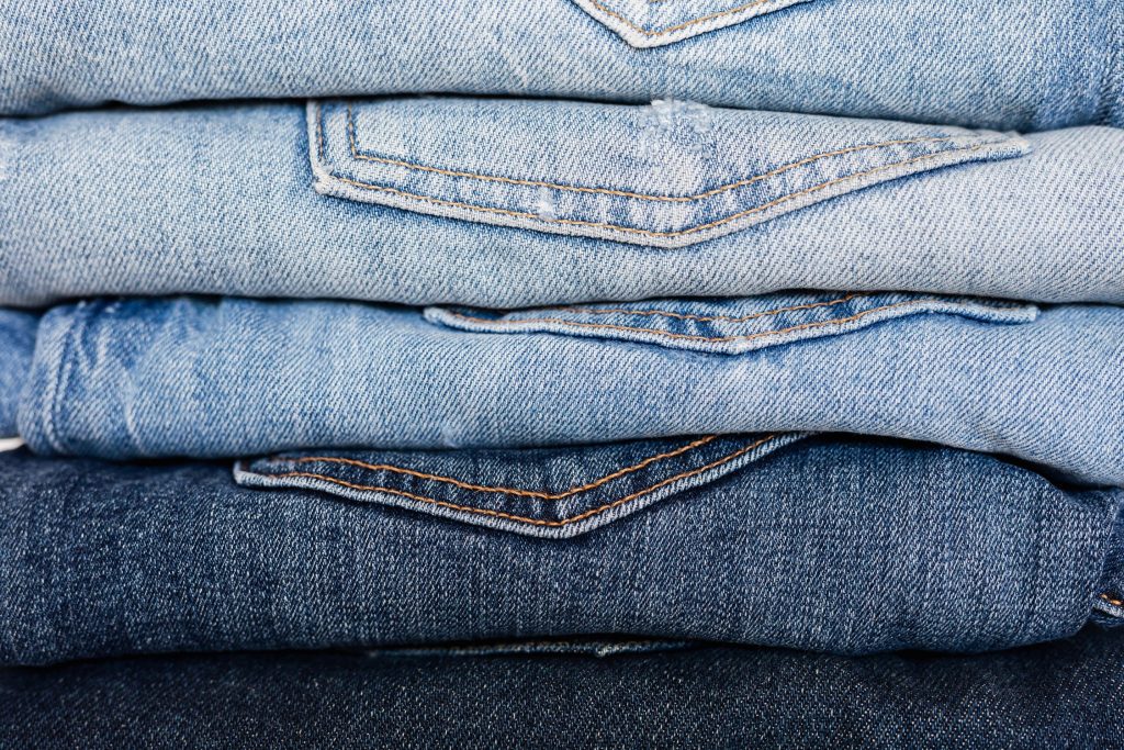 Pile de jeans à agrandir