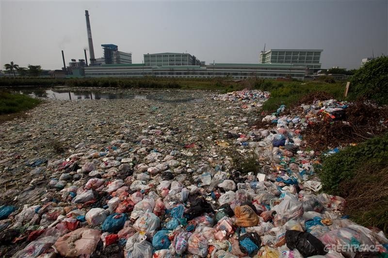 Nike pollution rivière